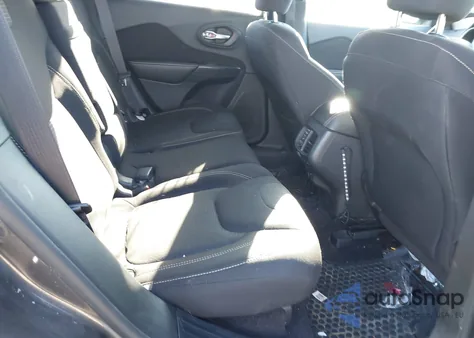 2016 Jeep Cherokee Latitude z USA, uszkodzony, nr VIN 1C4PJMCS1GW242738